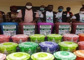 Contre Covid-19 : Saadou Nimaga offre à Kissidougou plusieurs kits sanitaires…