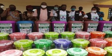 Contre Covid-19 : Saadou Nimaga offre à Kissidougou plusieurs kits sanitaires…