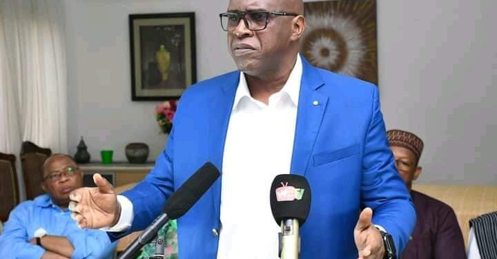 Guinée : l’ANAD « condamne la décision d’annulation de l’autorisation de voyage de Dr Fodé Oussou Fofana… »