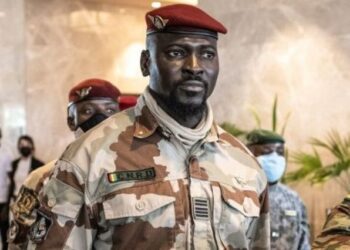 Africa Intelligence révèle le nom d’un « intermédiaire clé entre la junte guinéenne et les parlementaires français »