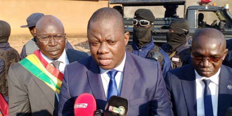 Surpeuplement carcéral et manque de formation : le ministre de la justice et des droits de l’homme réagit