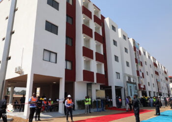Le gouvernement guinéen remet les clés des premiers logements sociaux