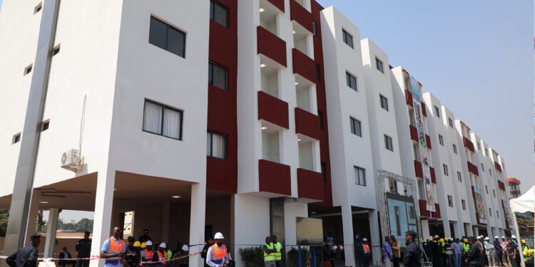 Le gouvernement guinéen remet les clés des premiers logements sociaux