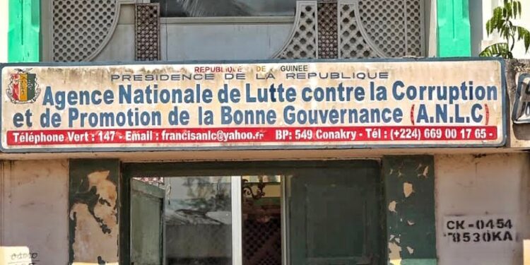Guinée : Le Chef Division Investigation et le Secrétaire Exécutif Adjoint de l’ANLC poursuivis pour corruption et escroquerie 