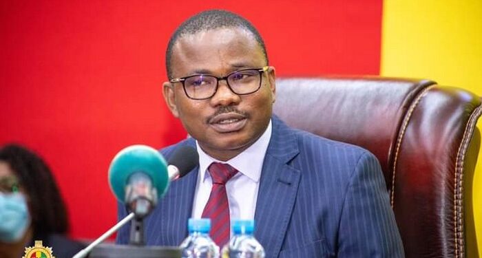 Dr Dansa Kourouma prend la parole en prévision d’un symposium sur la nouvelle Constitution