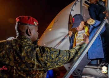 Le président de la transition guinéenne secourt des Guinéens en Tunisie malgré la période de transition politique délicate