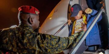 Le président de la transition guinéenne secourt des Guinéens en Tunisie malgré la période de transition politique délicate