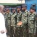Guinée : Le Ministre de la Défense nationale félicite l’Amiral Mamadou Yaya Diallo pour la saisie de 1,572 kg de cocaïne