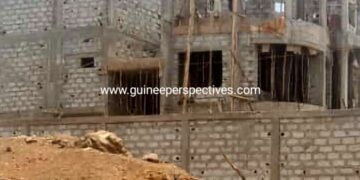 Révélations chocs : un ministre du gouvernement CNRD enfreint les règles d’austérité budgétaire avec ses constructions de luxe