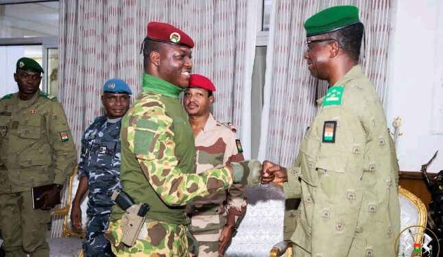 Sanctions de la CEDEAO : la junte nigérienne cherche le soutien du Burkina