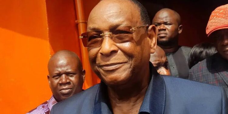 Recensement et budget des élections : des critiques adressées au colonel Doumbouya