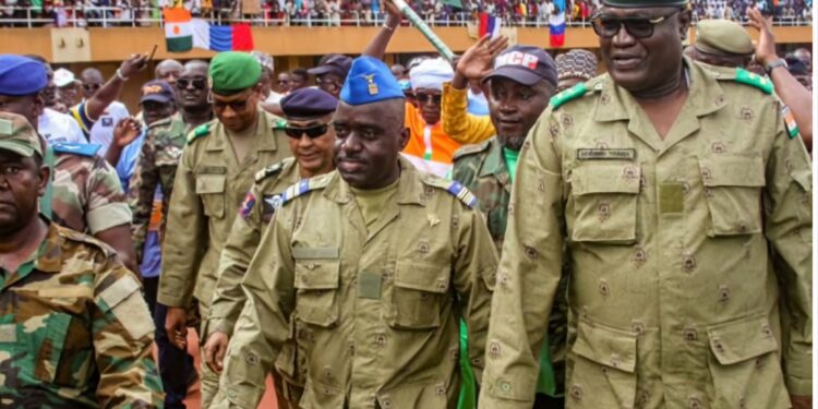 Niger : la France prône la manière forte, les USA privilégient la discussion