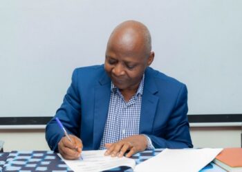 Formation et Emploi : Le Ministre Yombouno Met la Jeunesse Guinéenne en Première Ligne