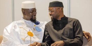 Présence surprise de Mamadi Doumbouya à Dakar : le président guinéen marque des points malgré ses démêlés avec la CEDEAO