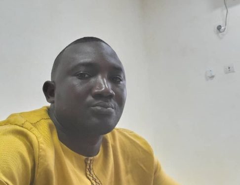 Moustapha Traoré, juriste spécialisé en droit public, appelle à bannir le favoritisme dans le recrutement à la fonction publique Guinéenne : “Le mérite avant les relations”